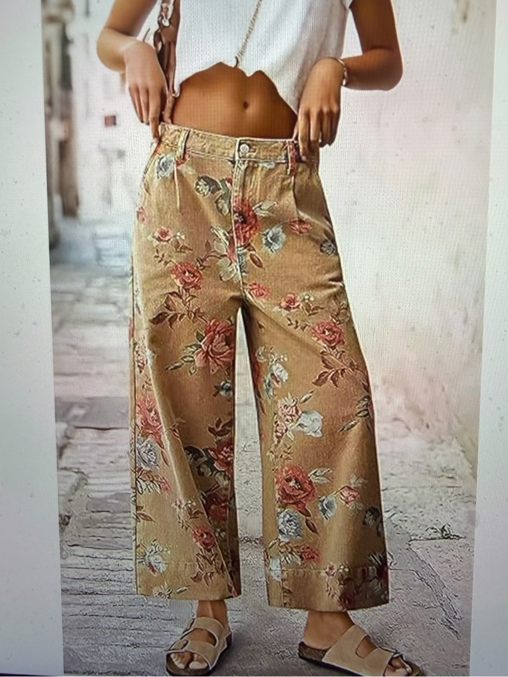 Floral Wide-Leg Mid Rise Cropped Denim Pants - Elastic on Back of Waist- NWOT- M